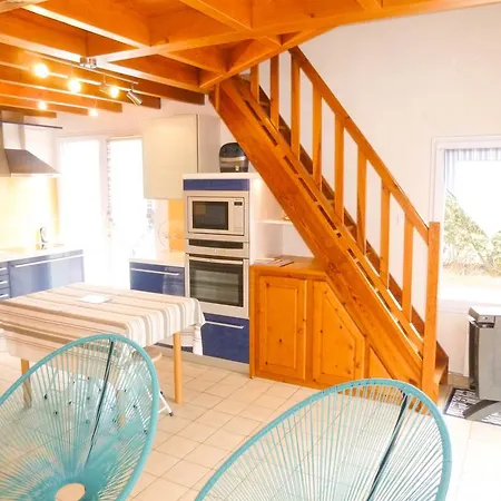 Charmante Maison Ensoleillee Avec Vue Sur Mer. *